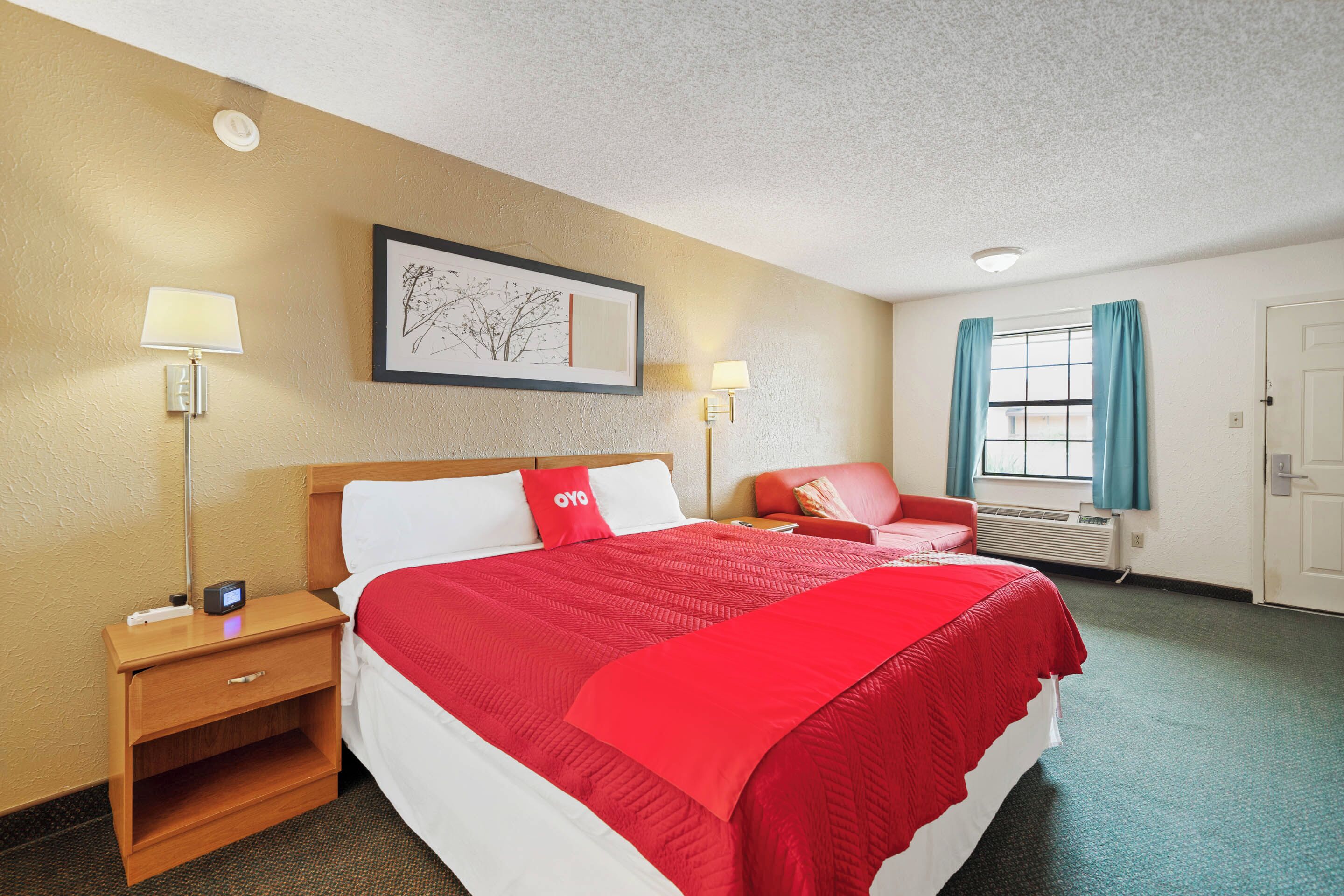 Room, 1 King Bed | Desk, iron/ironing board, free WiFi, bed sheets