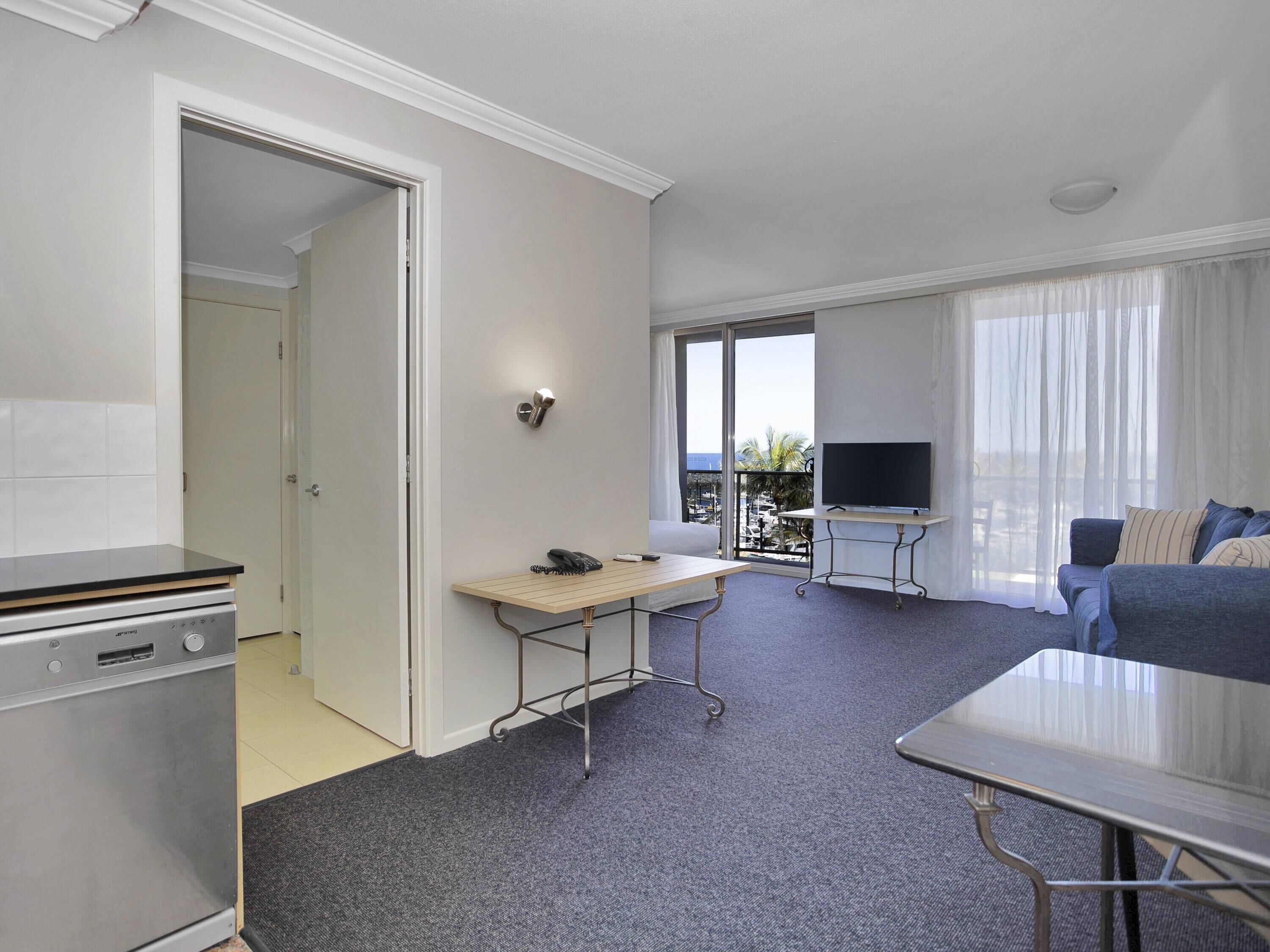 superior room, 1 queen bed | 1 bedroom, in-room safe, desk, laptop workspace