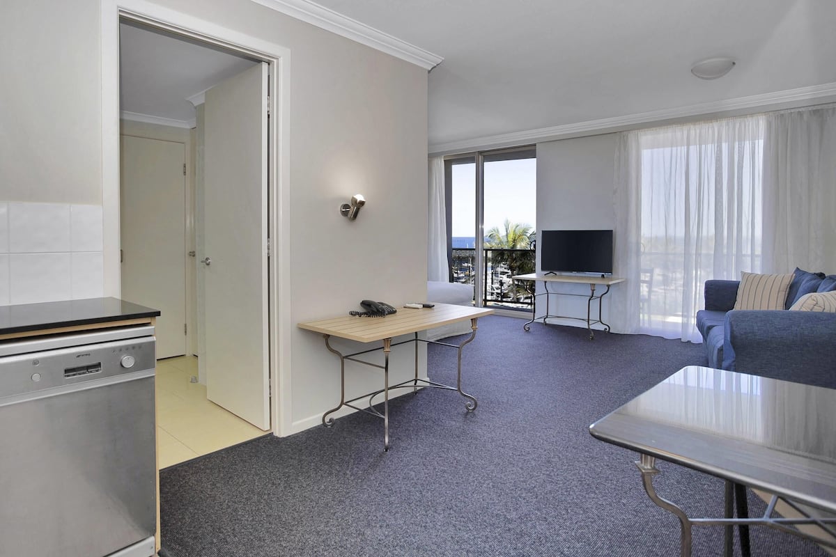 superior room, 1 queen bed | 1 bedroom, in-room safe, desk, laptop workspace