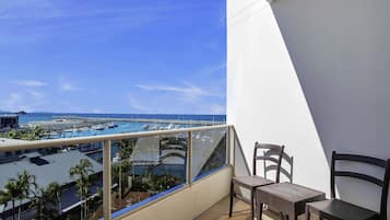 Executive Room, 1 Queen Bed, Balcony | In-room safe, desk, laptop workspace, iron/ironing board