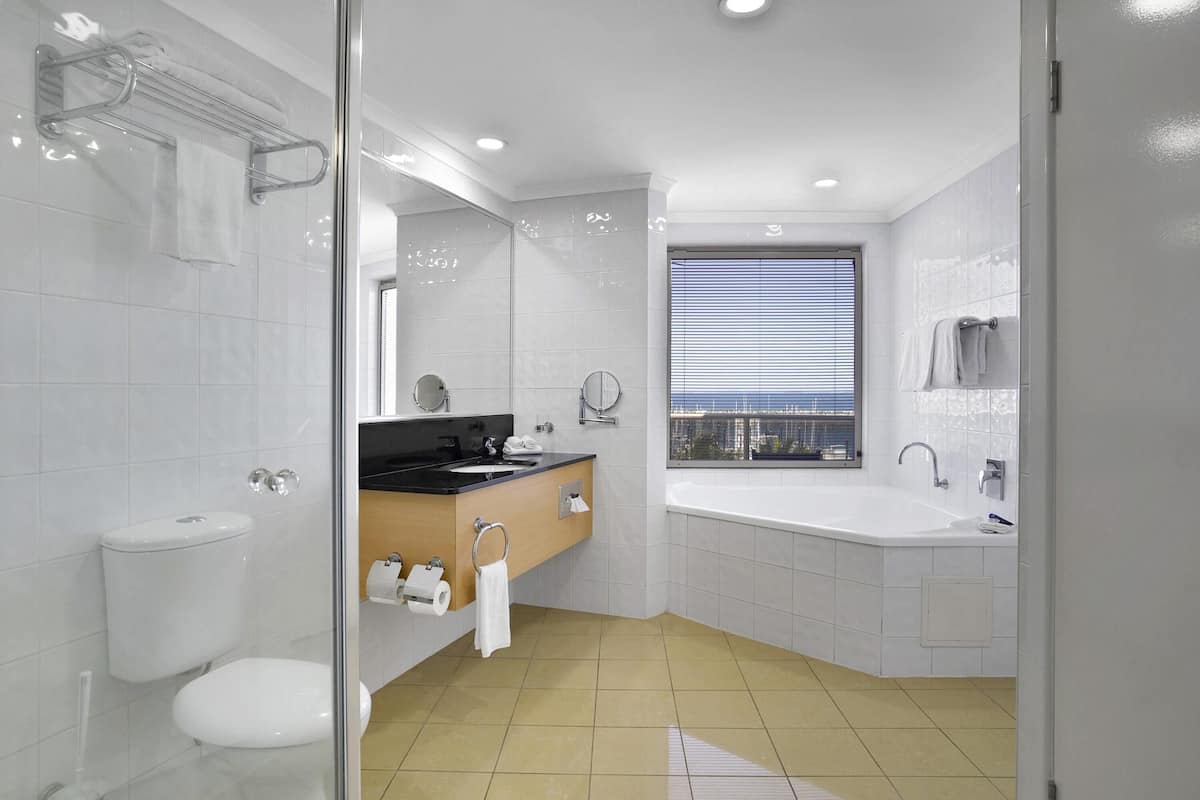 deluxe suite, 1 king bed, jetted tub | 1 bedroom, in-room safe, desk, laptop workspace