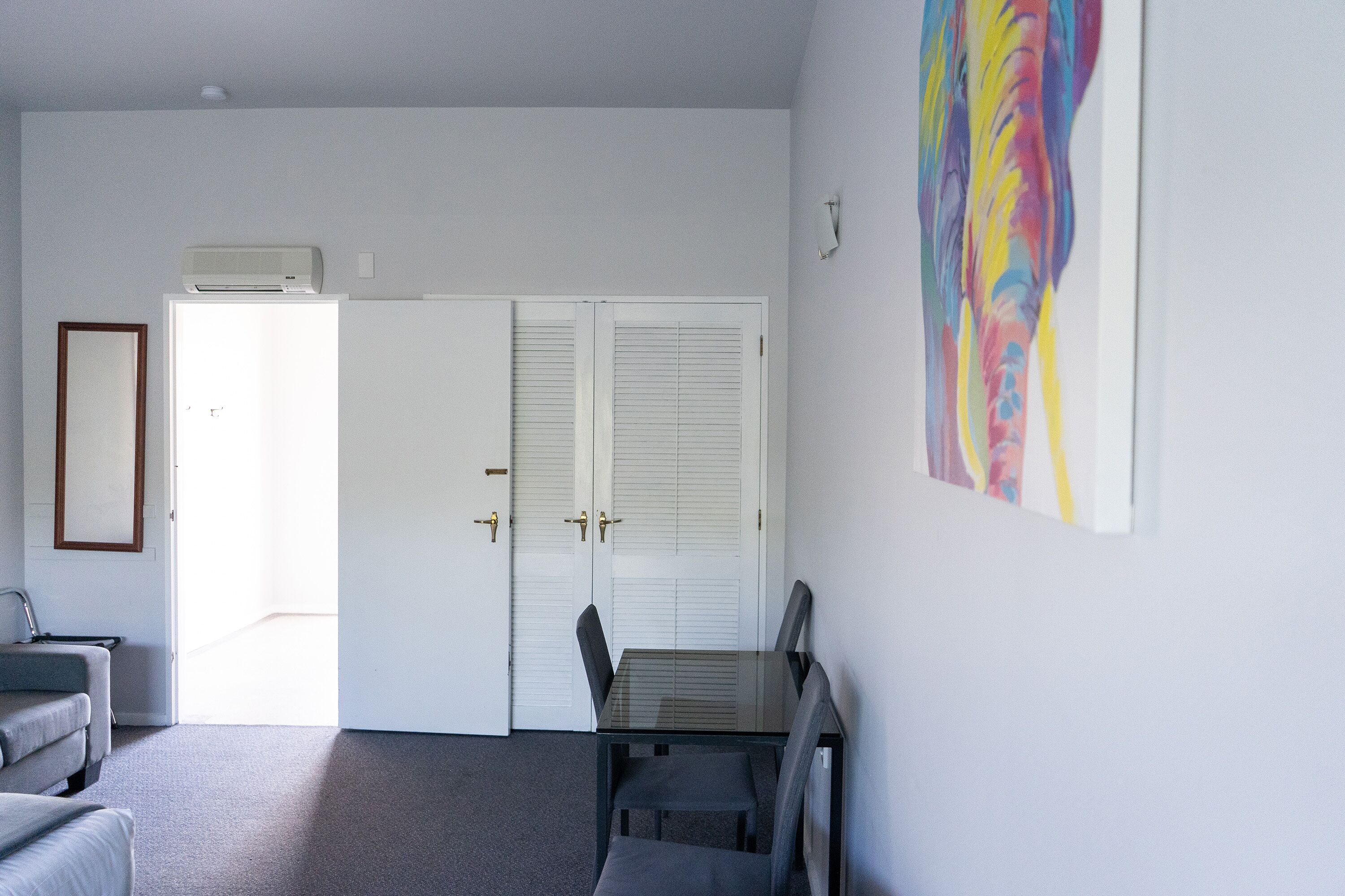 Superior Twin Room, Accessible | Living area