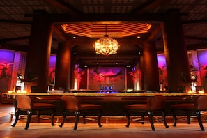 2 bars/lounges, 2 poolside bars