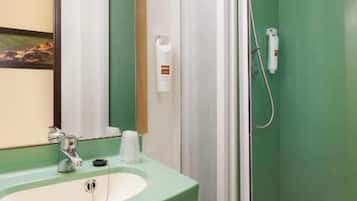 Shower, eco-friendly toiletries, towels