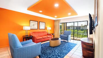 Suite – superior, flere senger | Oppholdsområde | TV