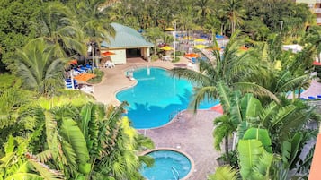 Kolam renang outdoor