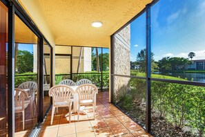 Suite superior, varias camas | Terraza o patio