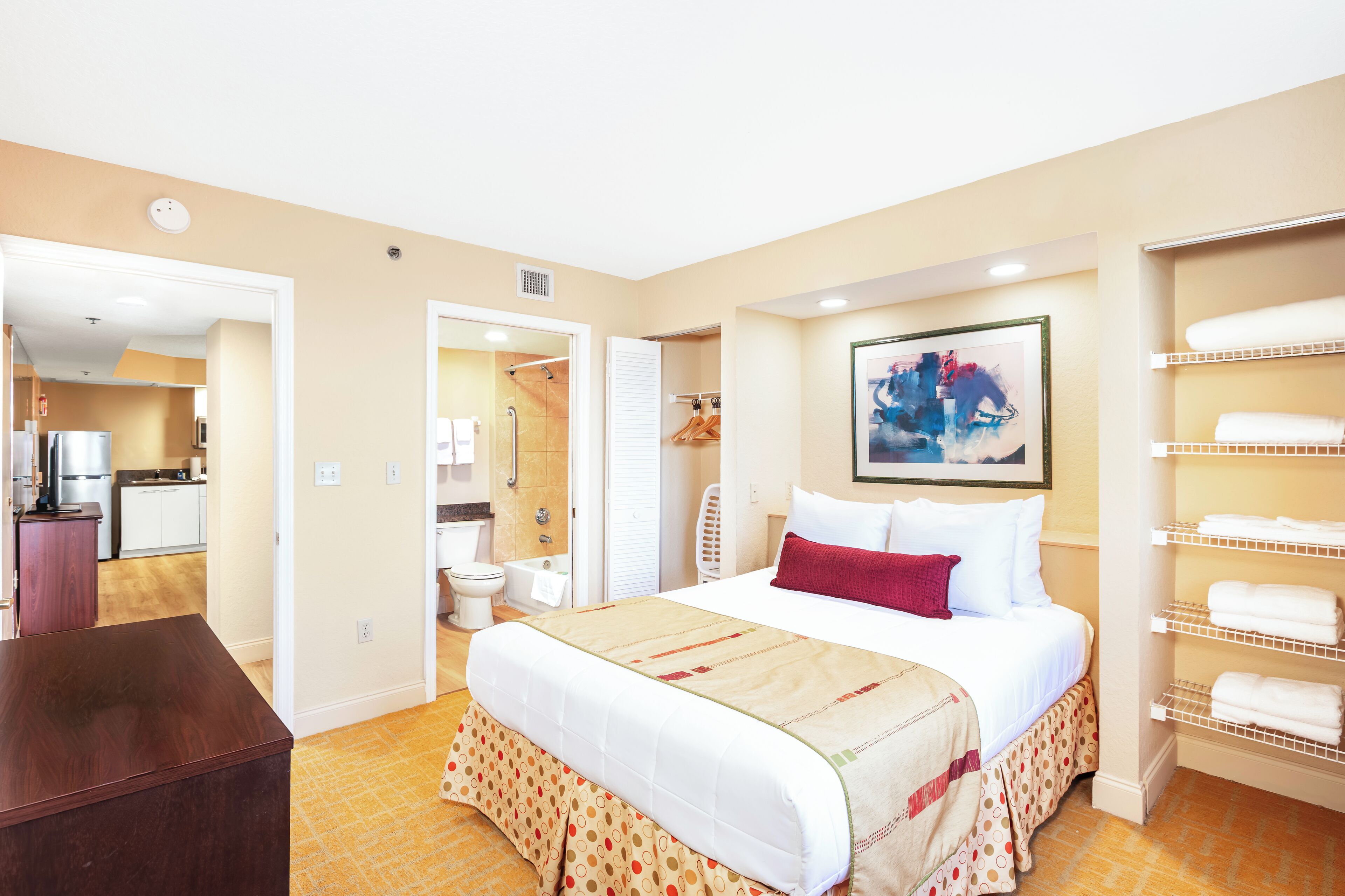 Fer et planche à repasser, Wi-Fi gratuit, draps fournis