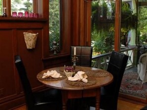 Free daily full breakfast  - Boyden House Inn B&B (Grand Haven)