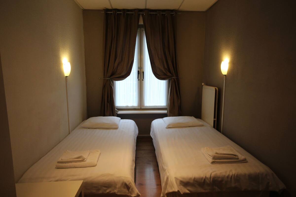Basic Room, Shared Bathroom | Egyptian cotton sheets, in-room safe, free WiFi