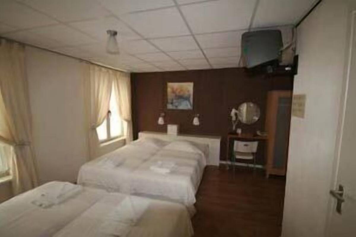 Standard Quadruple Room, Private Bathroom | Egyptian cotton sheets, in-room safe, free WiFi