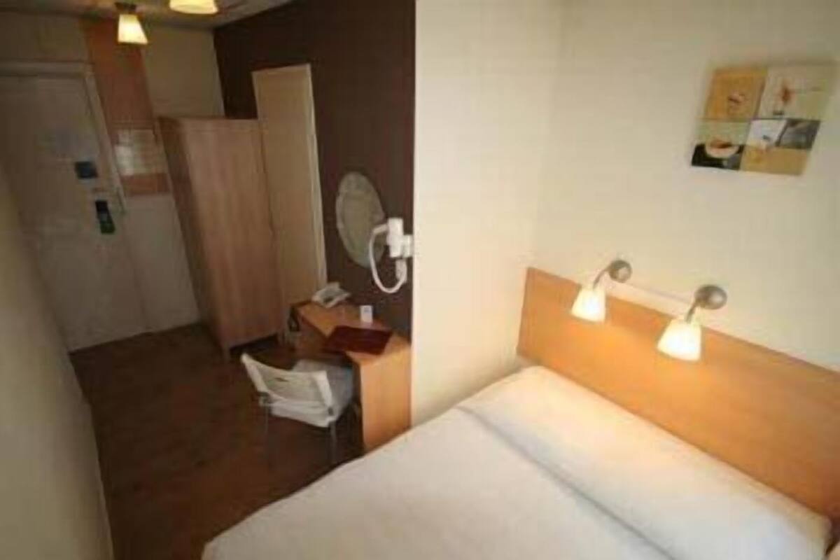 Standard Room, 1 Double Bed, Private Bathroom | Egyptian cotton sheets, in-room safe, free WiFi