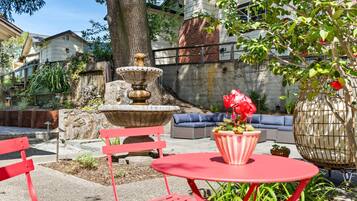 Room, 1 Queen Bed (Sarah Vaughn) | Terrasse/Patio