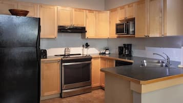 One-Bedroom Loft Suite | Private kitchen