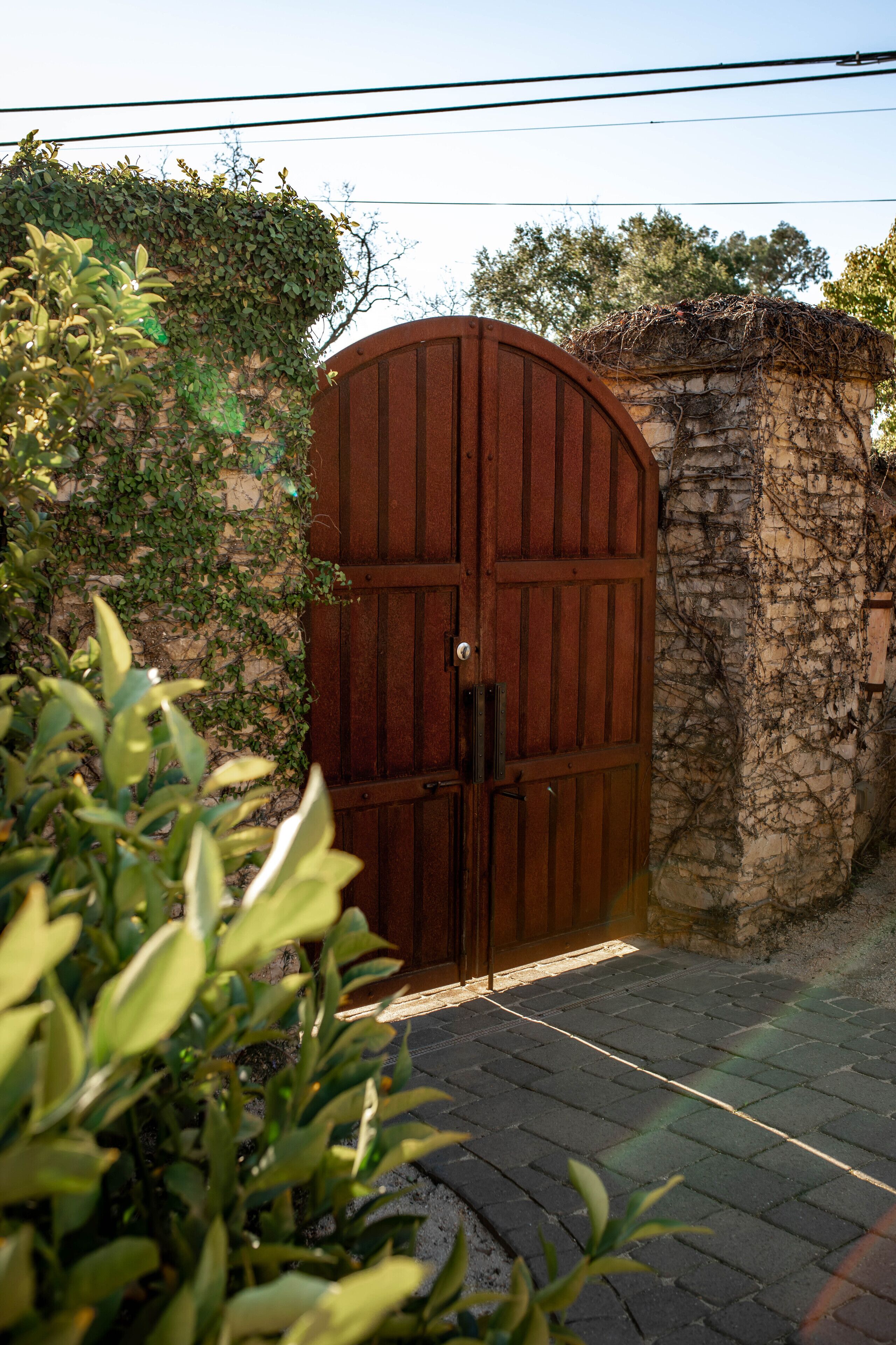 المنطقة المحيطة بالمنشأة