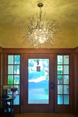 Interior entrance - Casa Bella (Kenwood)
