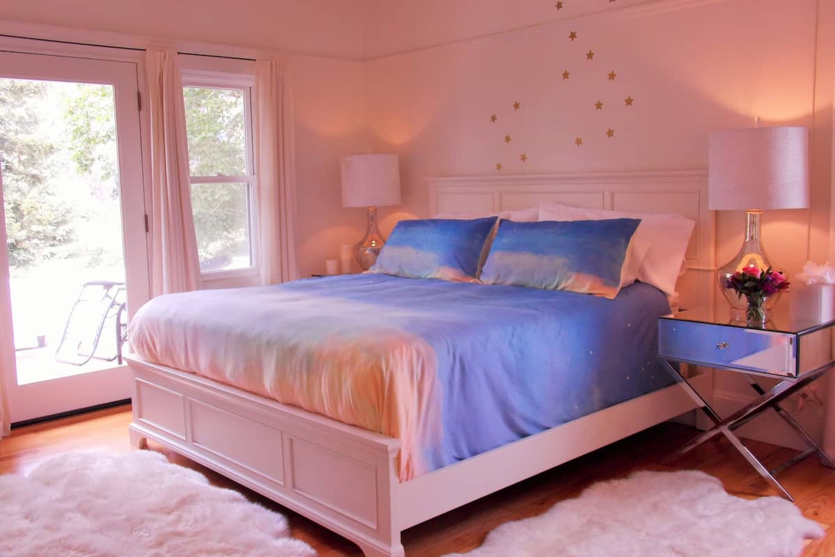 Camera, 1 letto king, vista montagna | Biancheria da letto di alta qualità, una cassaforte in camera
