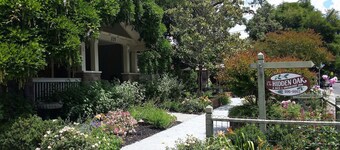 Hidden Oak Inn