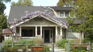 Bagian depan properti