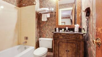 Habitación doble | Baño | Regadera, amenidades de baño gratuitas, secadora de cabello, toallas