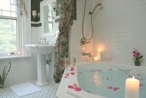 Superior Suite, 1 King Bed | Jetted bathtub - B. F. Hiestand House Bed & Breakfast (Marietta)