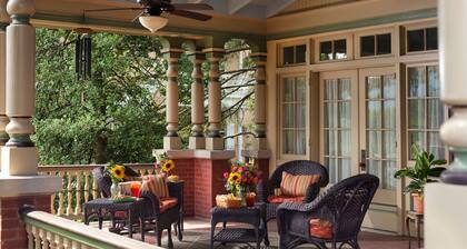 B. F. Hiestand House Bed & Breakfast