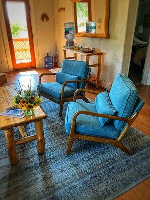 Suite, 2 Schlafzimmer, Bergblick | Wohnzimmer