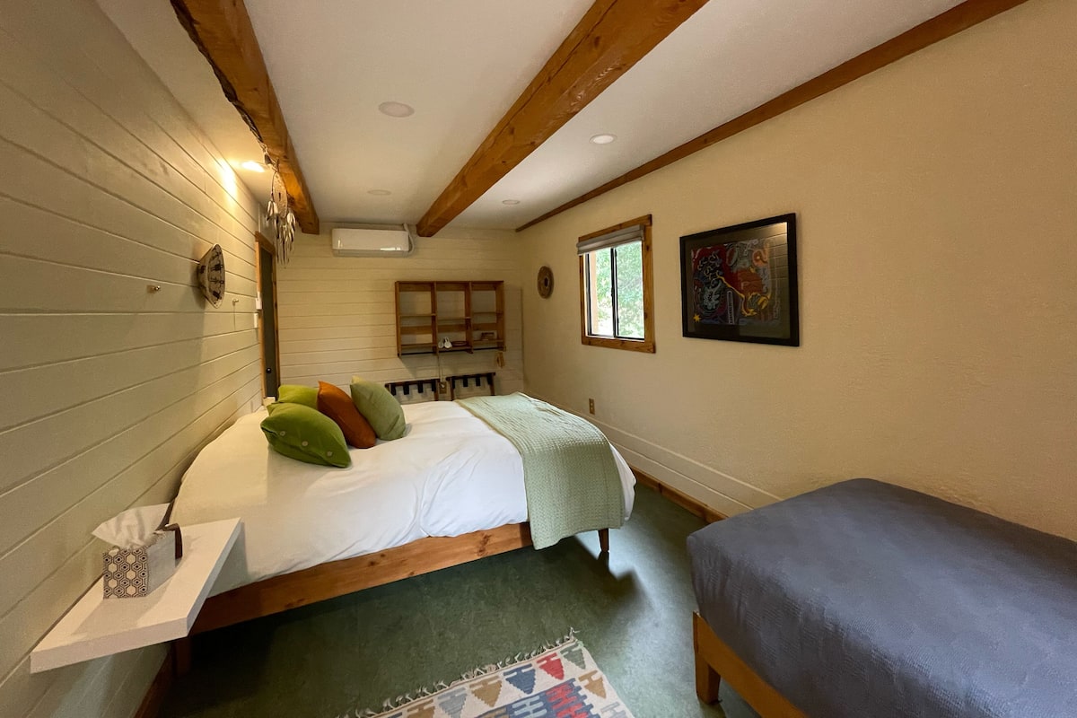 Lodge Room 5 | Premium bedding, down duvets, Select Comfort beds