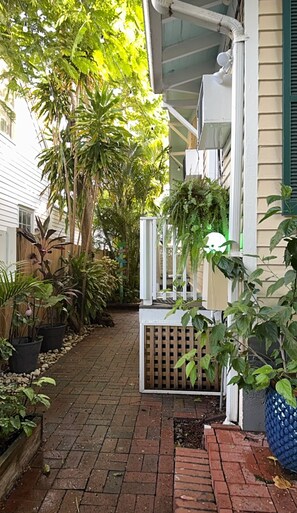 Exterior - The Garden House (Key West)