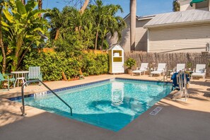 Outdoor pool - La Pensione Inn (Key West)