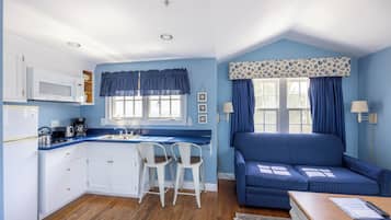 Studio Deluxe, 1 grand lit et 1 canapé-lit | Cuisine privée | Grand réfrigérateur, micro-ondes, cafetiÚre/bouilloire