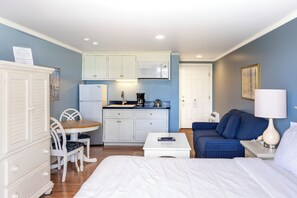 Studio - 1 queensize-säng med bäddsoffa | Eget pentry | Stort kylskåp, mikrovågsugn och kaffe- och tebryggare