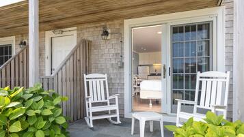 Studio, 1 Queen Bed with Sofa bed | Terrace/patio