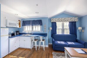 Deluxe Studio, 1 Queen Bed with Sofa bed | Private kitchen | Full-size fridge, microwave, coffee/tea maker, cookware/dishes/utensils - Beachside Village Resort (Falmouth)