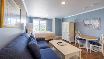 Studio, 1 Queen Bed with Sofa bed | Iron/ironing board, free WiFi, wheelchair access