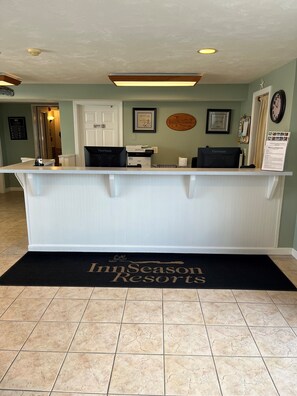 Reception - InnSeason Resorts Captain's Quarters (Falmouth)