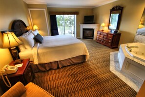 Een strijkplank/strijkijzer, beddengoed