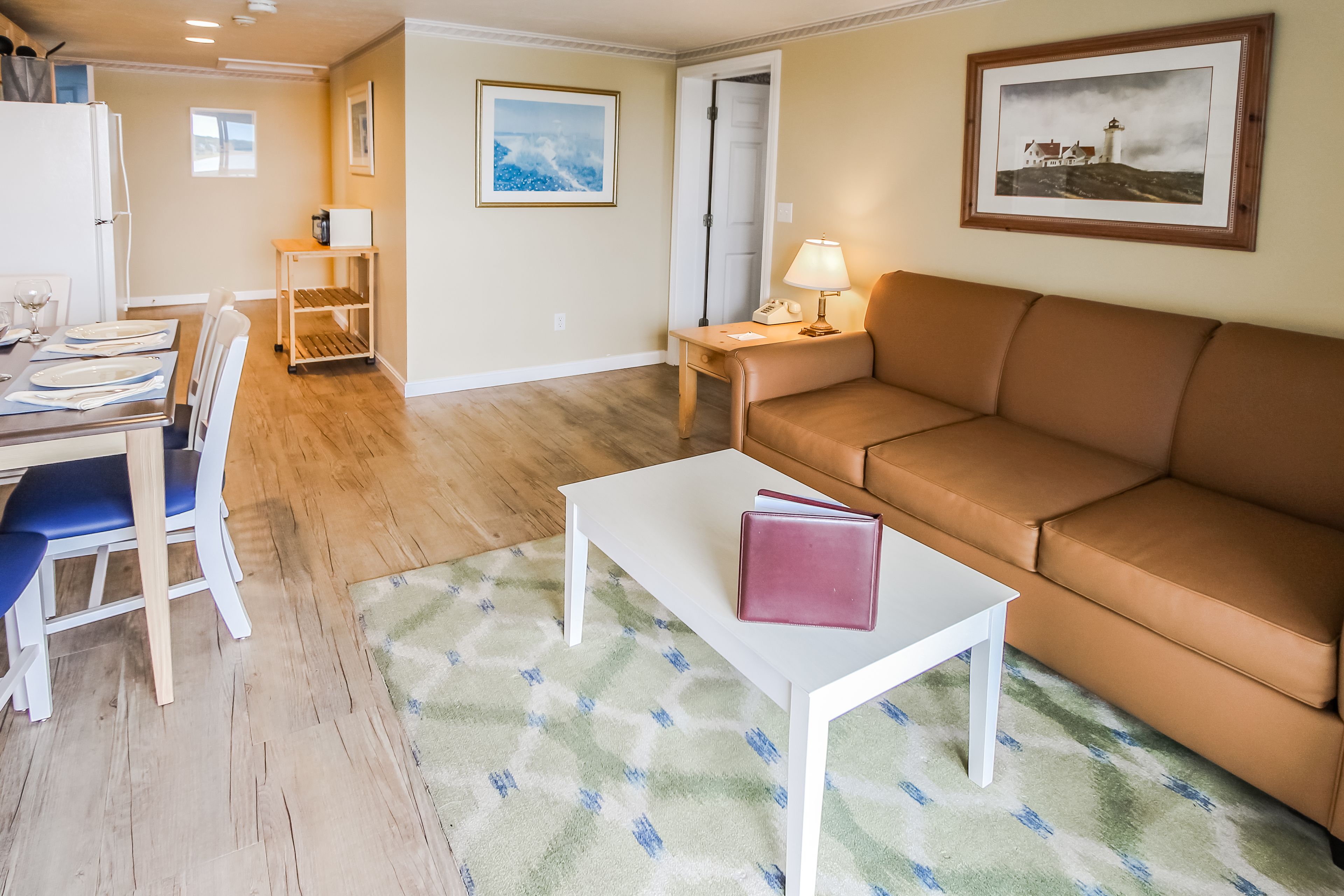 flat-screen tv, dvd player