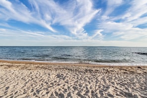 On the beach, white sand - InnSeason Resorts Surfside (East Falmouth)