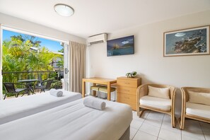 Escriptori, planxa i posts de planxar, bressols i wifi gratuïta 