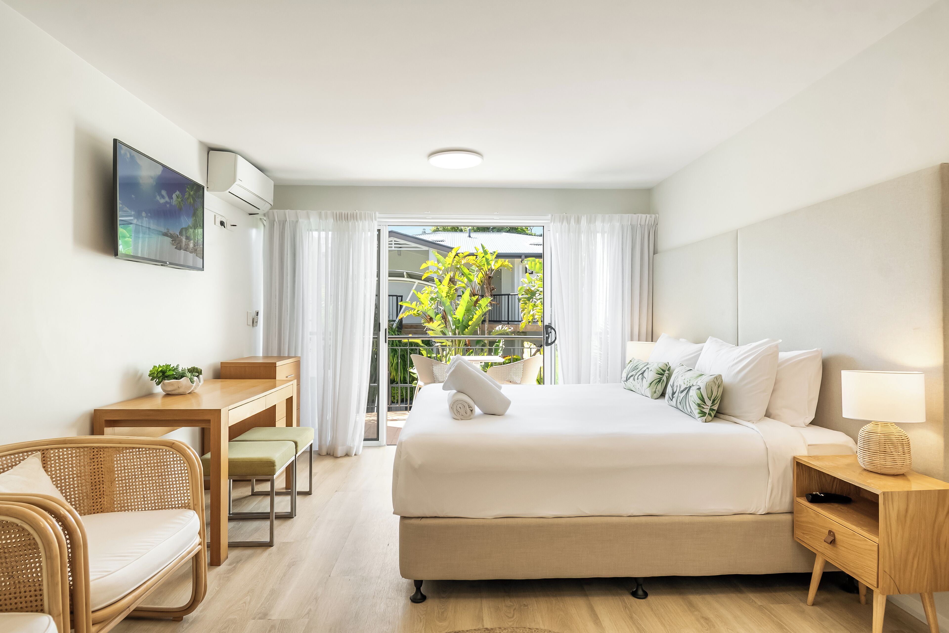 Studio | Desk, iron/ironing board, cribs/infant beds, free WiFi