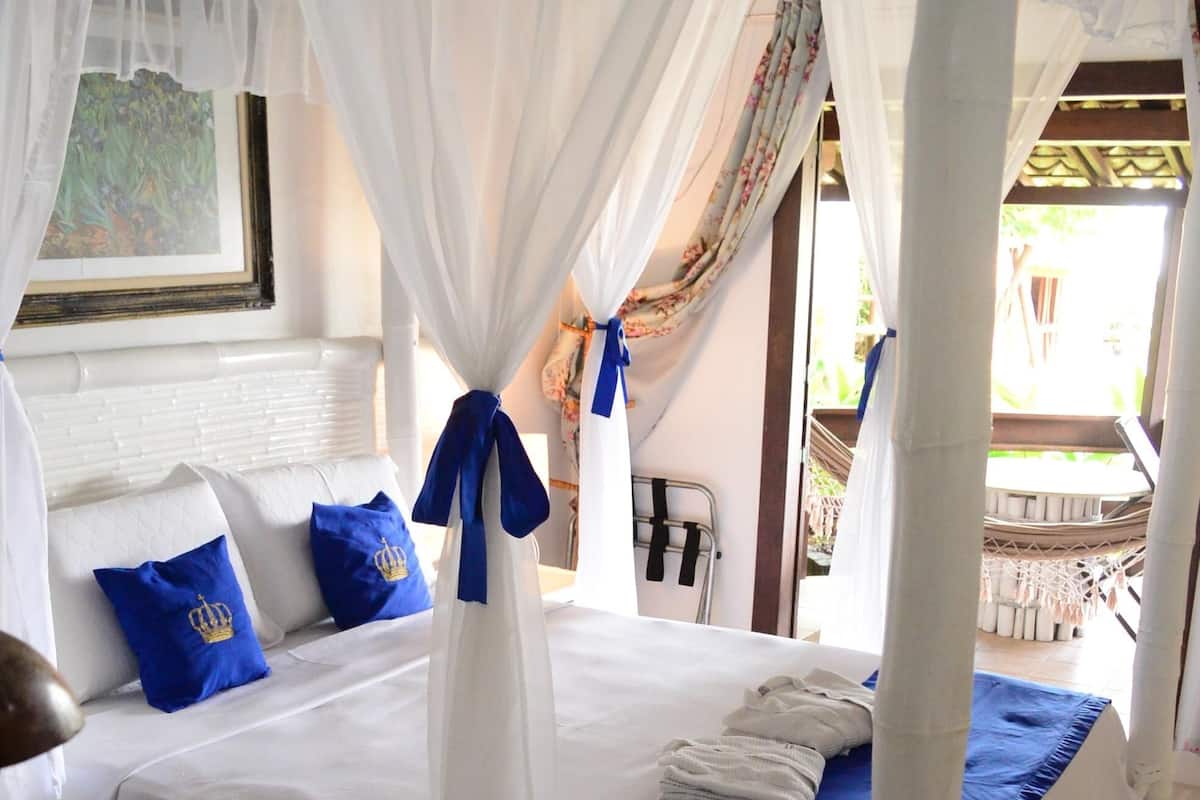 Minibar, in-room safe, blackout curtains, free WiFi