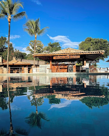 2 piscinas al aire libre, sombrillas, sillones reclinables de piscina. Hotel Solar do Imperador