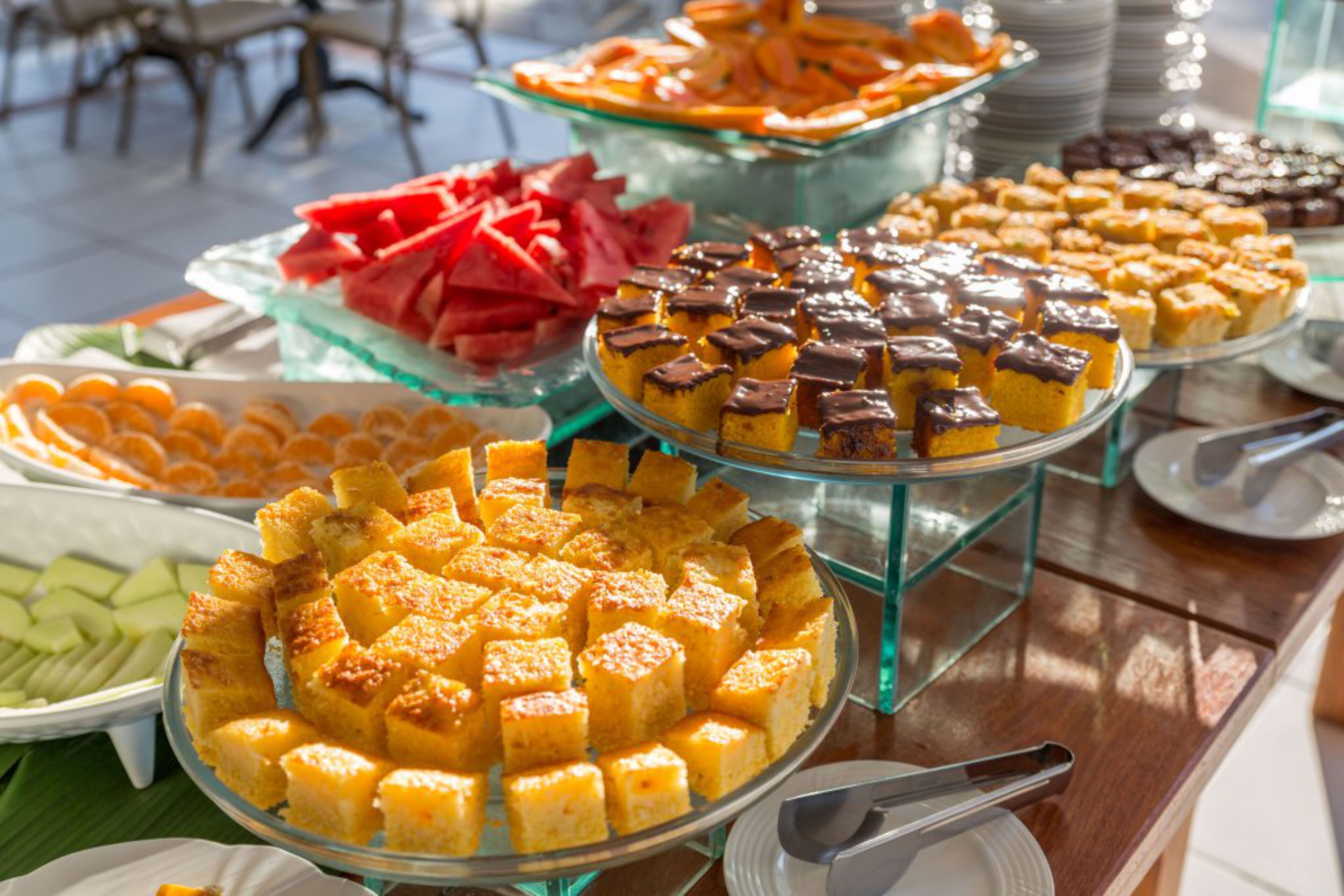 Desayuno con opciones de la cocina local incluido todos los días 