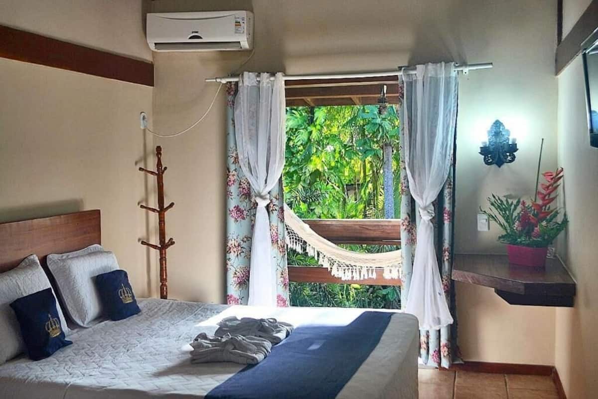 Minibar, in-room safe, blackout curtains, free WiFi