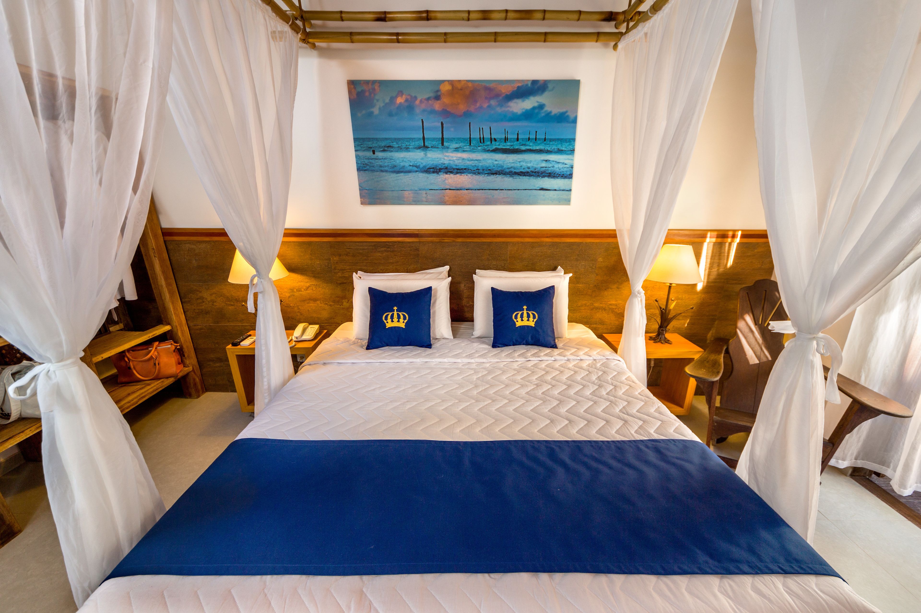 deluxe room | 1 bedroom, minibar, in-room safe, blackout curtains