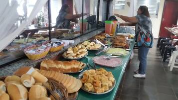 Desayuno buffet incluido todos los días 