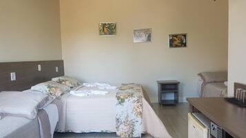 Minibar, wifi gratis y ropa de cama