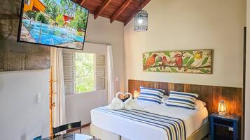 Quarto superior, vários quartos | Frigobar, cofres nos quartos, escrivaninha, Wi-Fi de cortesia