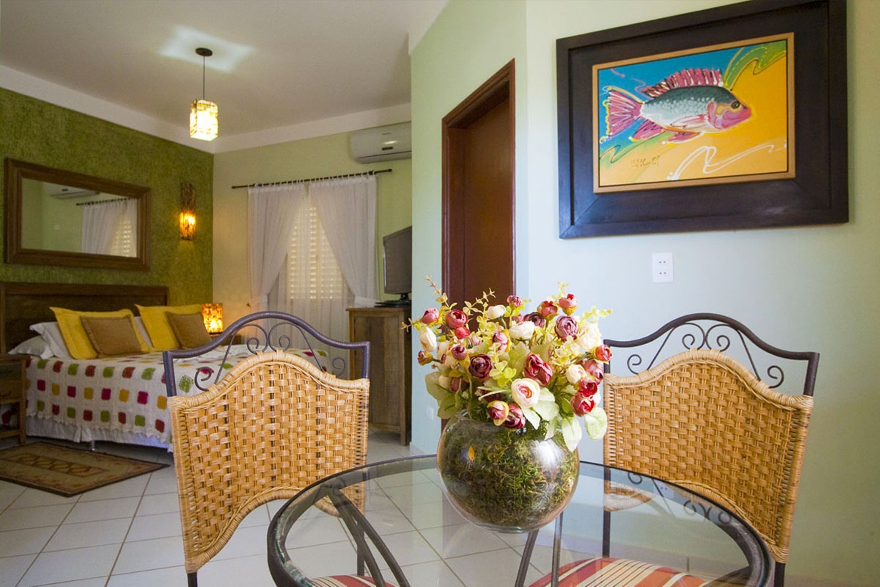 Minibar, in-room safe, desk, free WiFi